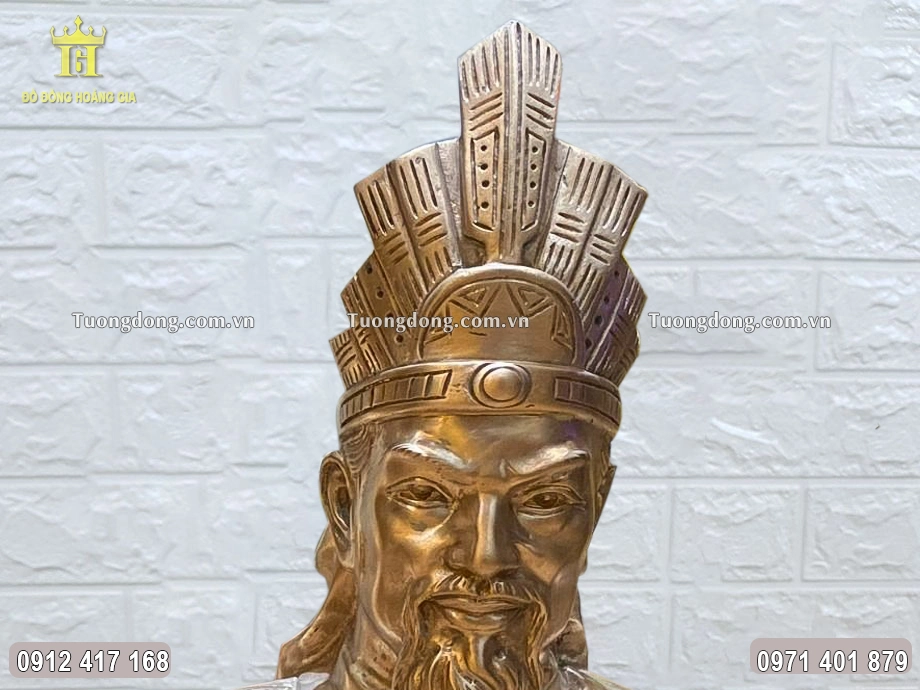 Đầu Ngài đội mũ lông chim